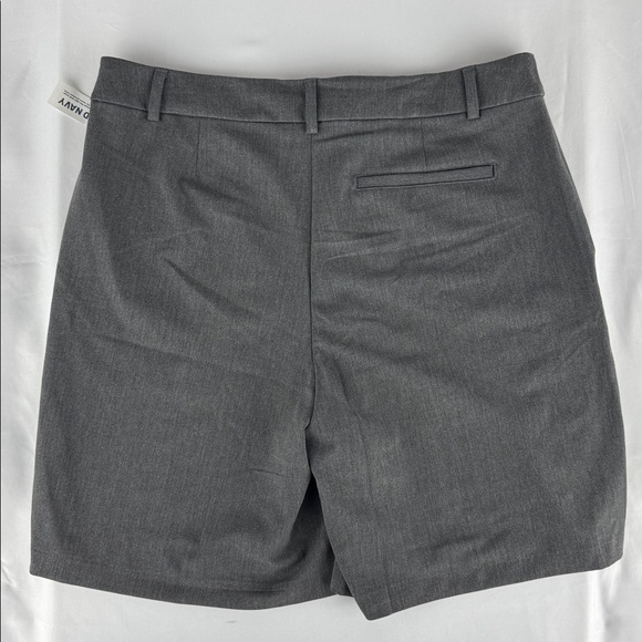 NWT! Old Navy Women's Charcoal Gray Mid-Rise Trouser Short - Picture 2 of 10